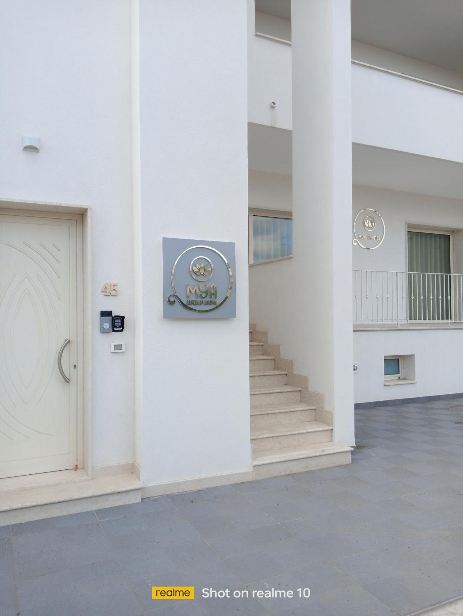Mya Luxury Rooms And Wellness Melendugno Esterno foto